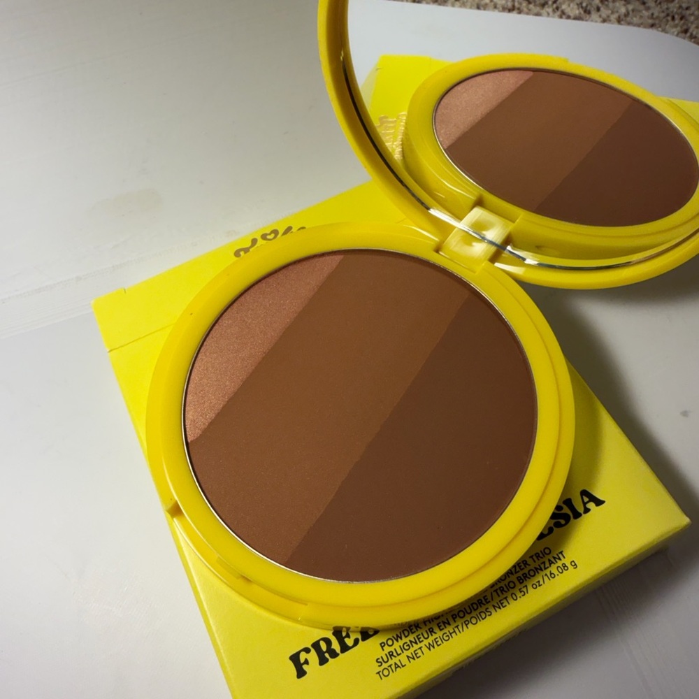Flower Power Bronzer - Trixie Cosmetics Brand New In Box - Picture 2 of 4